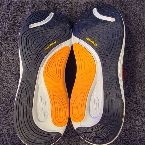 Skechers Max Cushioning Suspension - Linear Focus - Picture 6 of 6